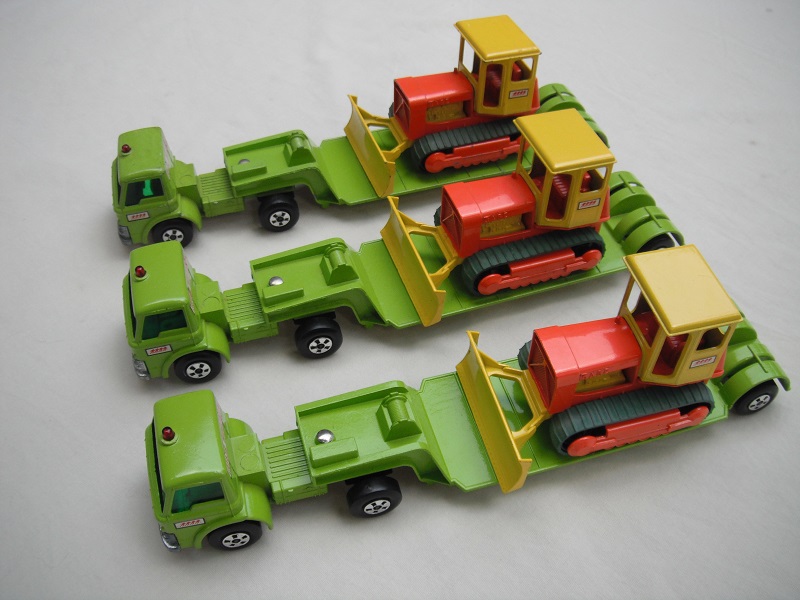 K17A Low loader with bulldozer all lime body pic#1.jpg