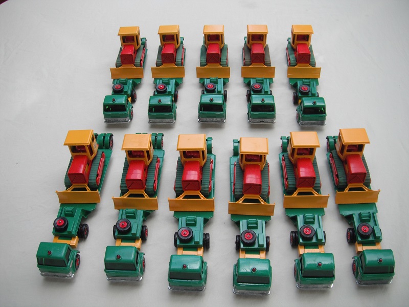 K17A Low Loader with Bulldozer regular wheels group pic#1.jpg