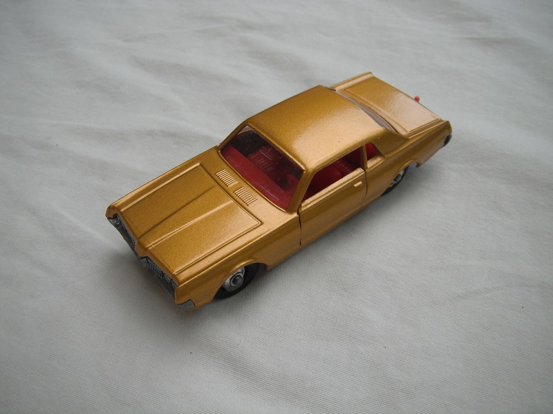 2. Dark metallic gold body/silver plated base/ red interior/no opening in front of tow guide.