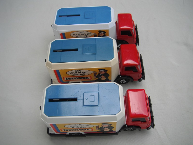 K88A Money Box Matchbox red or dark cabs.  England or Macau..jpg