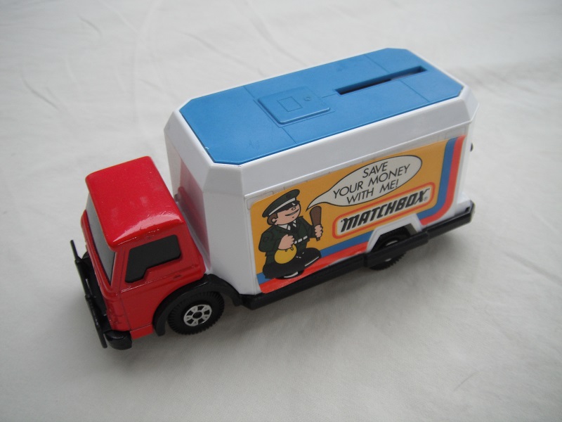 8. Red cab/white container/blue roof/blk base/Matchbox Macau/5 spk whls/blu axle covers/blk windows no mesh/Matchbox.