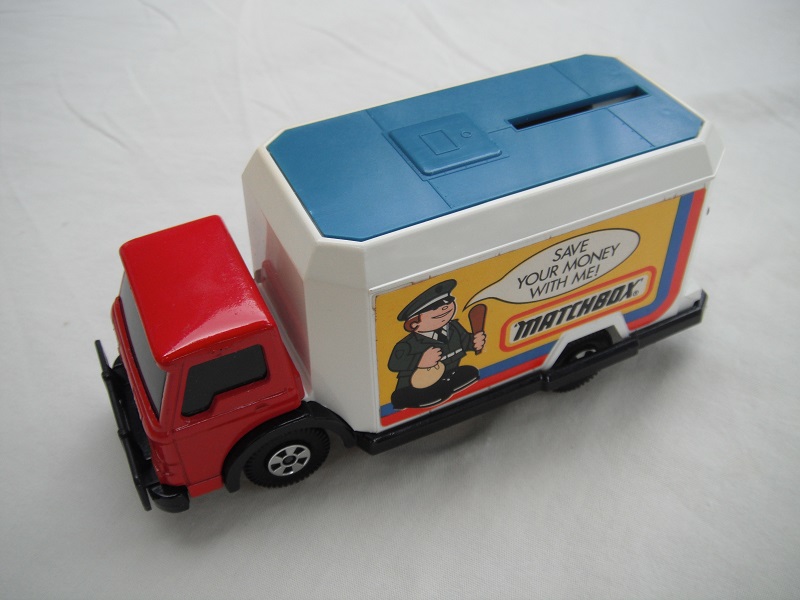 7. Dark red cab/white container/blue roof/blk base/Lesney England/5 spk whls/dk.blu axle covers/blk windows no mesh/Matchbox.