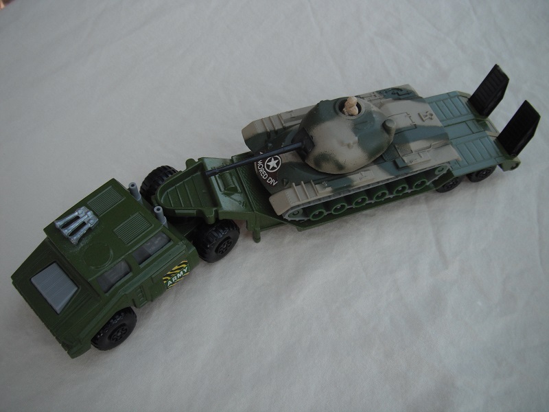 16.Olive grn cab/type 2/matt blk base/gry int/clr windows/blk MC whls/blk 5th whl/with lock pin/gry stacks/type 1 trailer/grn &amp; tan camo tank w/grn rollers.