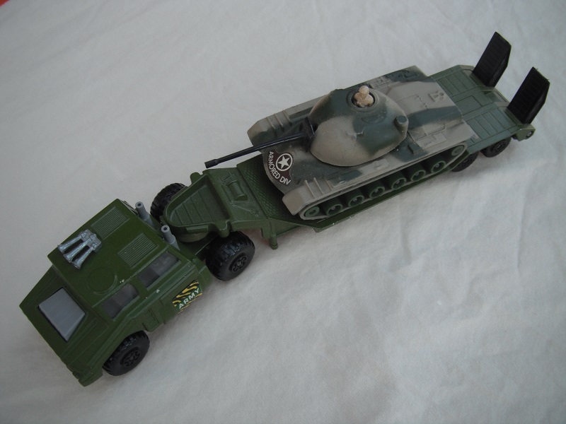 13.Olive grn cab/type 2/matt blk base/gry int/clr windows/blk MC whls/olv grn 5th whl/with lock pin/gry stacks/type 1 trailer/grn camo tank w/grn&amp;tan rollers.
