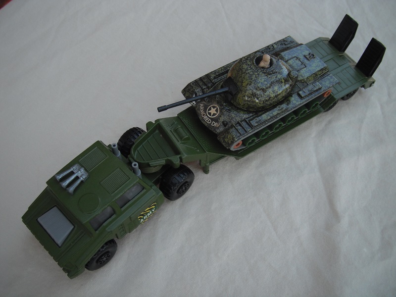 12.Olive grn cab/type 2/matt blk base/gry int/clr windows/blk MC whls/olv grn 5th whl/with lock pin/gry stacks/type 1 trailer/grn &amp; tan camo tank w/grn rollers.