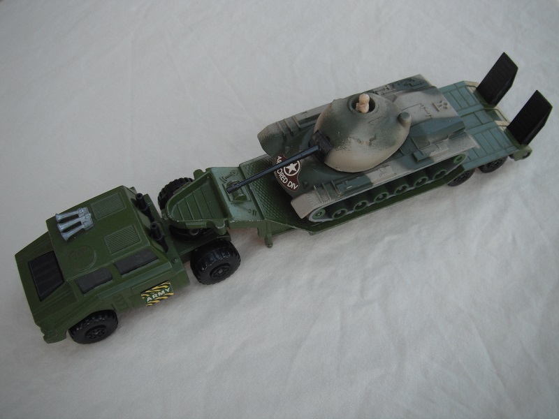 9. Olive grn cab/type 2/matt blk base/blk int/clr windows/blk MC whls/blk 5th whl/no lock pin/blk stacks/type 1 trailer/tan&amp;dark grn tank w/grn rollers.