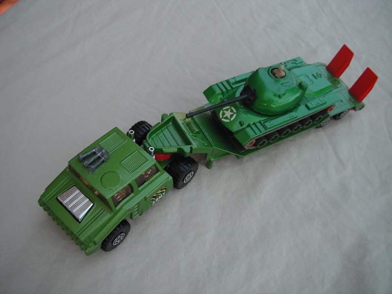 5. Lt.met. grn cab/type 2/matt blk base/chrm int/lt.amb wind/chrm MC whls/red 5th whl/no lock pin/chrome stacks/type 1 trailer/grn tank w/grn&amp;tan rollers.