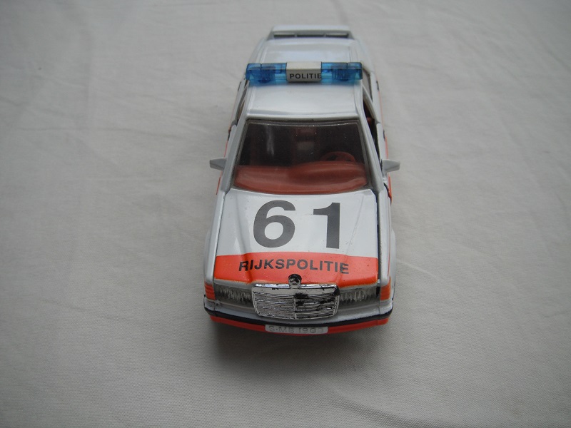 K181A Mercedes Benz 190E Police pic#1.jpg