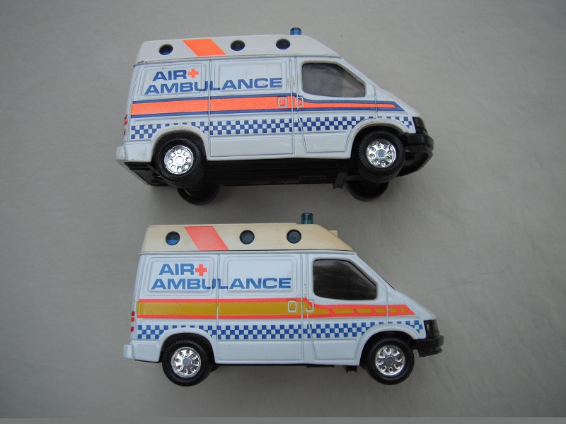 k169A Ford Transit Ambulance yellow or orange band.jpg