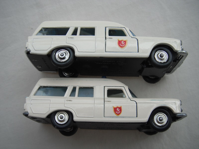 K6B Mercedes Benz 'Binz' Ambulance with or without crest cast on side doors.jpg