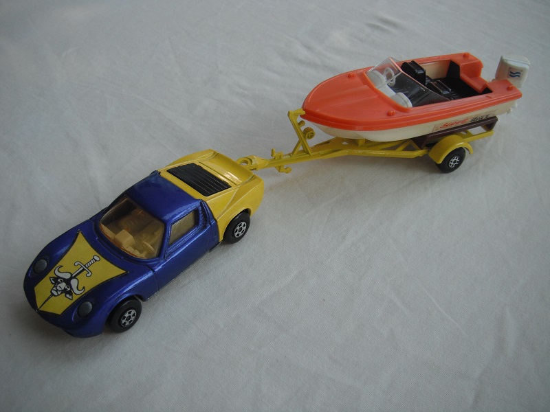 8. Blue&amp;yellow car/unpainted base/5 spoke whls/amber windows/wht int/lt.yellow trailer type b/org deck boat/white prop/Seaburst label.