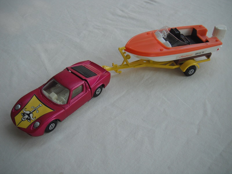 4. Burgundy car/unpainted base/spiro whls/clear windows/wht int/dk.yellow trailer type b/org deck boat/red prop/Seaburst label.