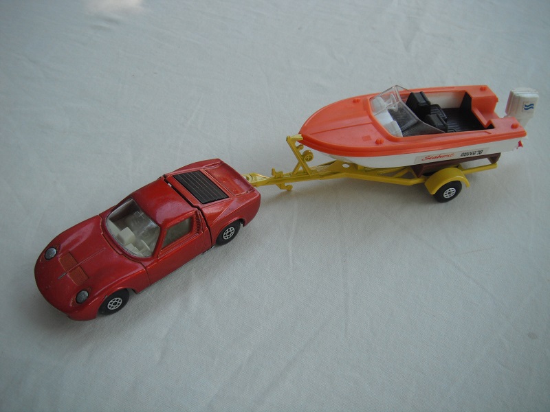 3. Bronze car/unpainted base/spiro whls/clear windows/wht int/yellow trailer type b/org deck boat/red prop/Seaburst label.