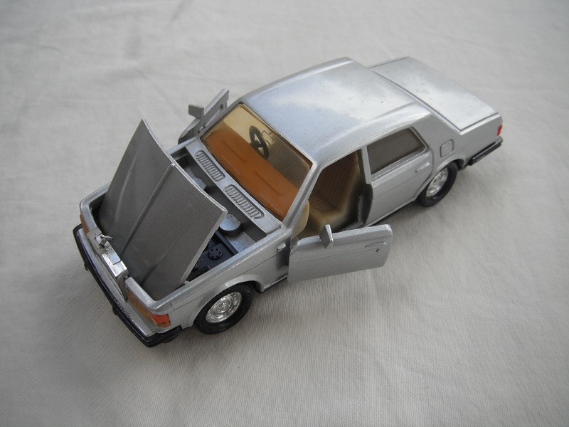 K161A Rolls Royce Silver Spirit opening features pic#2.jpg