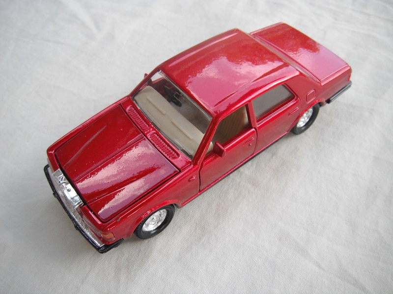 1. Metallic red body/black Macau base/dish whls/clear windows/dark cream int/orange side lights.