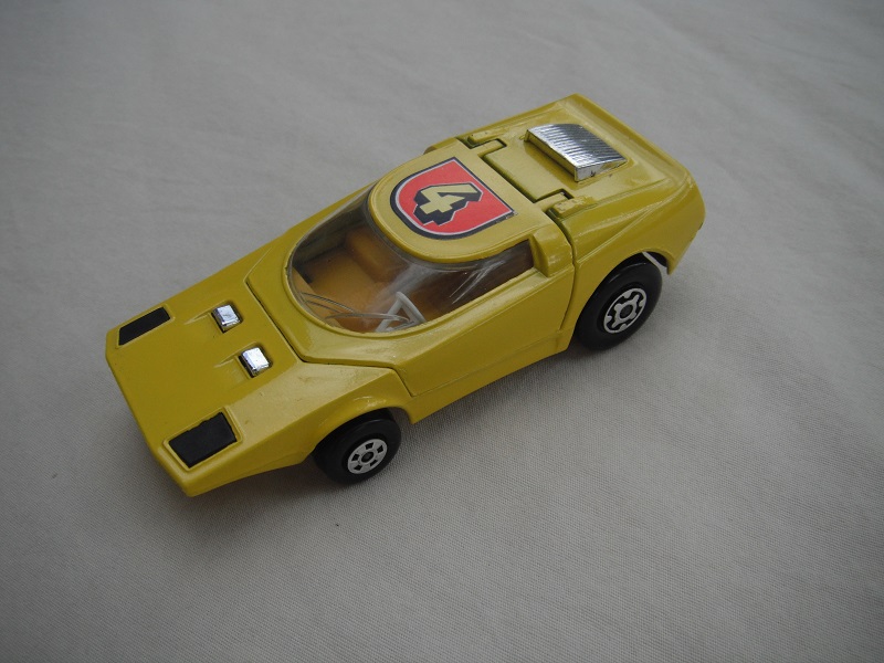 13. Yellow body/yellow base K32/40/tow guide/orange-yellow interior/clear windshield/No.4 label.