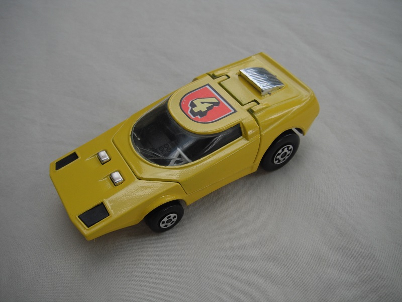 11. Yellow body/yellow base K32/40/tow guide/black interior/clear windshield/No.4 label.