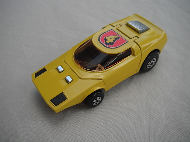7. Yellow body/flat black  base K32/40/tow guide/black interior/amber windshield/No.4 label.
