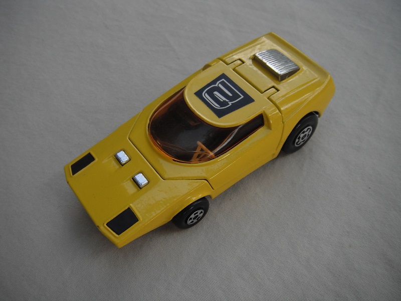 5. Dk.yellow body/flat black base K32/tow guide/black interior/dk.amber windshield/No.2 label.