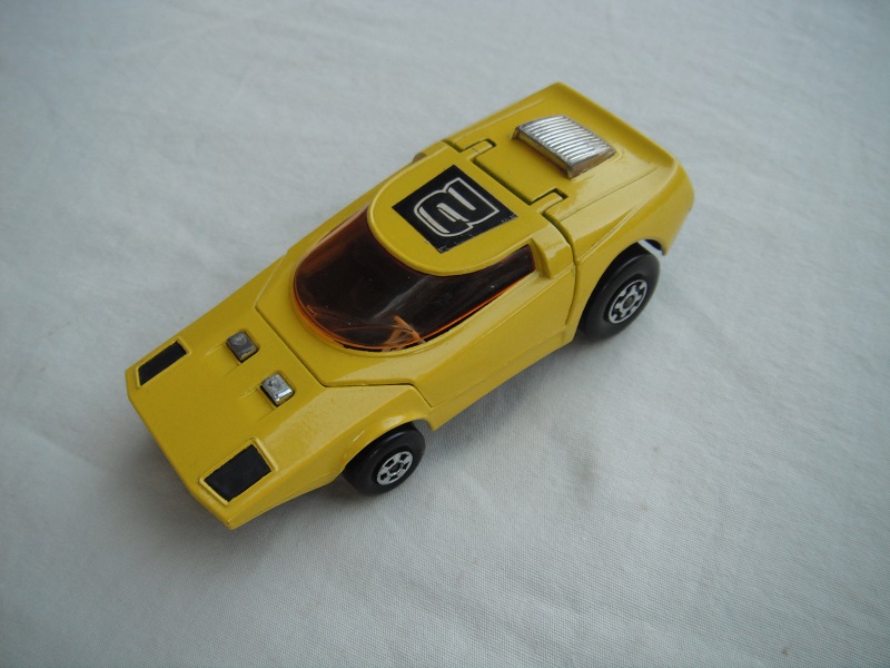 4. Yellow body/flat black base K32/tow guide/black interior/dk.amber windshield/No.2 label.