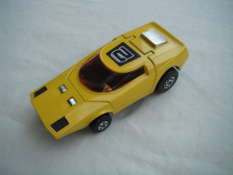 3. Yellow body/flat black base K32/no tow guide/black interior/amber windshield/No.2 label.