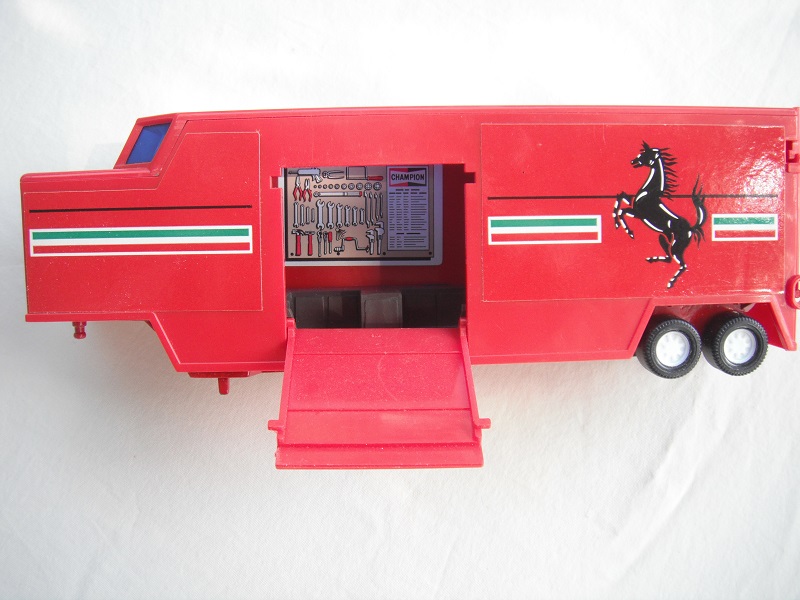 K116B Racing Car Transporter interior.jpg