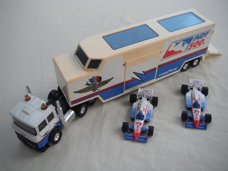 K136A Racing Car Transporter Indy 500 with race cars.jpg