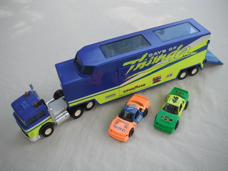 K136A Racing Car Transporter Days of Thunder with race cars.jpg