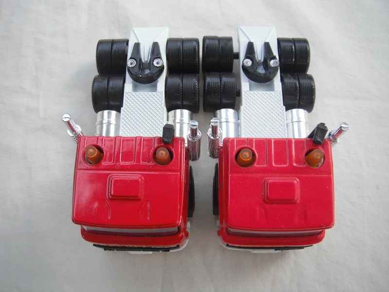 K136A Racing Car Transporter red or dark red Ferrari cab.jpg