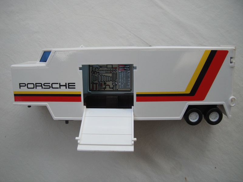 K159A Racing Car Transporter (Porsche) trailer interior.jpg