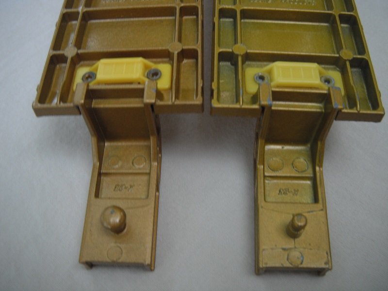 K23B Scammell Lowloader & Bulldozer locking pin variations.jpg