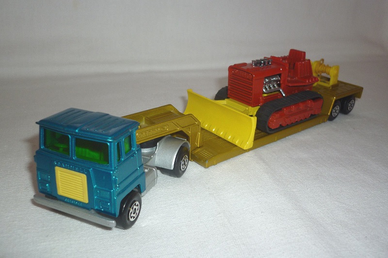 K23B Low Loader & Bulldozer blue cab with green windows.jpg