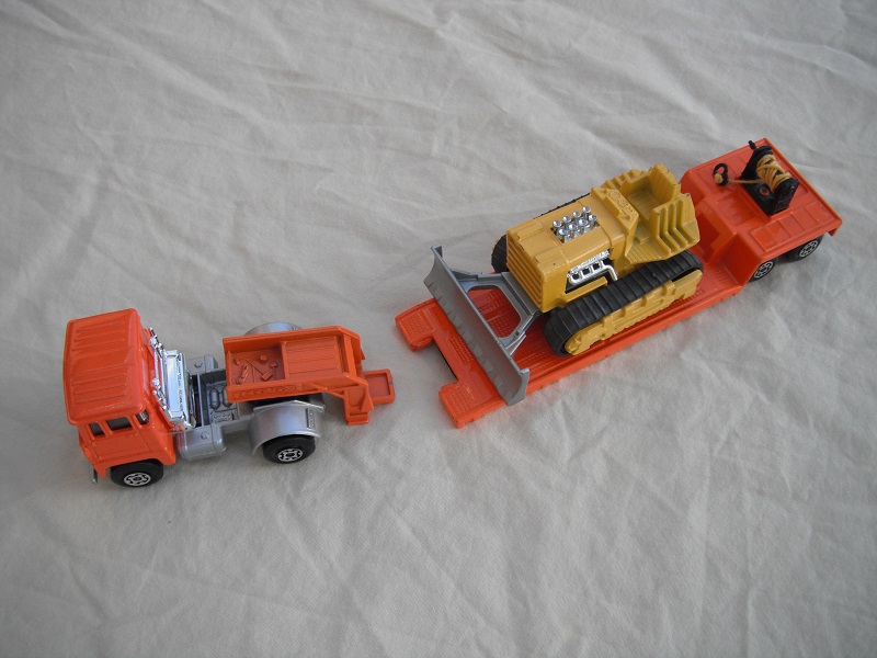 K23B Scammell Lowloader & Bulldozer orange.jpg