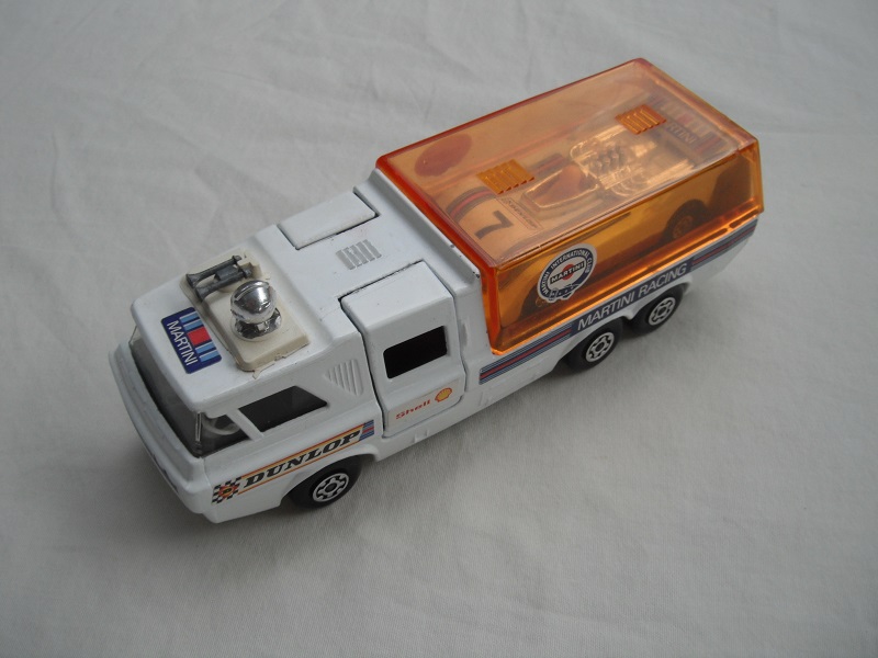 15.White body/amber canopy/white tailgate/silver base/MC whls/clear windows/blk int/Dunlop/Martini Racing/MB56 Hi Tailer.