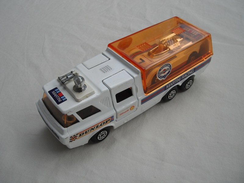 14.White body/amber canopy/white tailgate/silver base/MC whls/amber windows/blk int/Dunlop/Martini Racing/MB56 Hi Tailer.