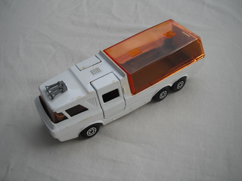 1. White body/orange canopy/white tailgate/sil base/MC whls/amber windows/blk int/blk lts/Team Matchbox/no spotlight/PP.