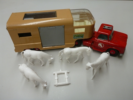 carrier with horses and sprue.JPG