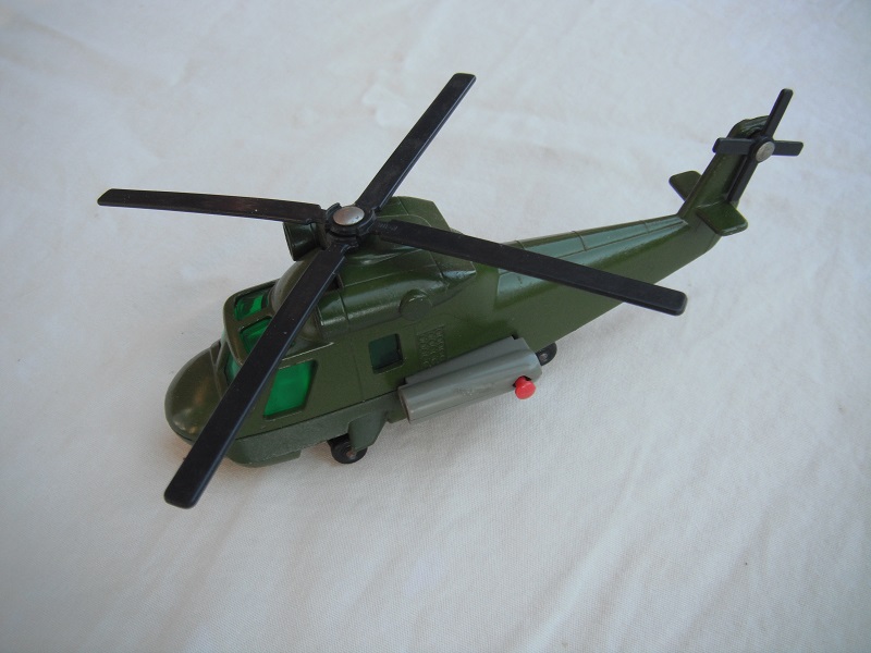 1. Olive green body/green windows/gray rocket launcher/no labels/large tail rotor pin/PP.