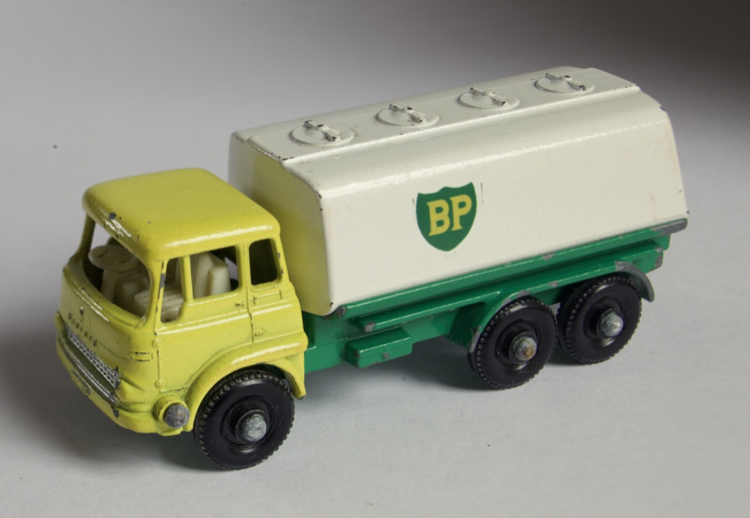 25c Bedford tanker