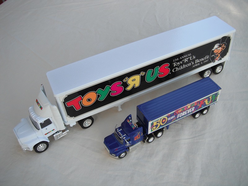 King Size Rigs Gold Collection TRU alongside convoy pic#2.jpg