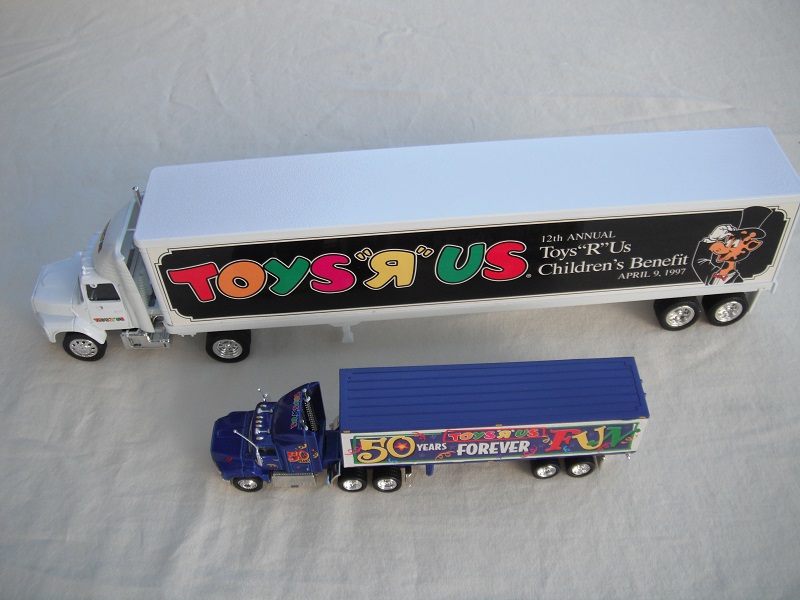 King Size Rigs Gold Collection TRU alongside convoy pic#1.jpg