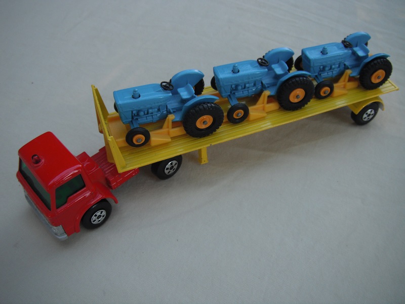 16.Red cab/gry base/grn windows/blk xle cvr f.fwd/yellow trailer/yel rack/blk xle cvr f.aft/blu tractors/without Pat No.