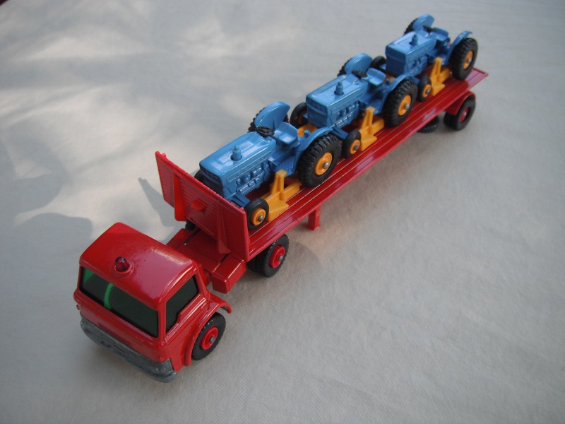 3. Red cab/red tanks/grn windows/reg whls/clear xle cvr/red trailer/front edge/yel rack/clear full xle spring/lt. blu tractors/without Pat No.