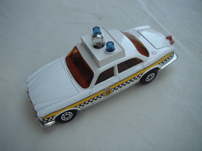 10. White body &amp; base/MC wheels/brown int/amber windows/blue dome lts/Checkers labels &amp; &quot;County Police&quot; badge.