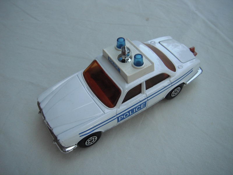 7. White body &amp; base/MC wheels/brown int/amber windows/blue dome lts/two blue stripes &amp; Police tampo.