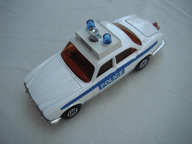 6. White body &amp; base/MC wheels/brown int/amber windows/blue dome lts/single blue stripe &amp; Police tampo.