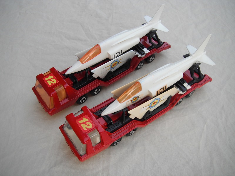 K13C Aircraft Transporter red with #12 label variations pic#1.jpg