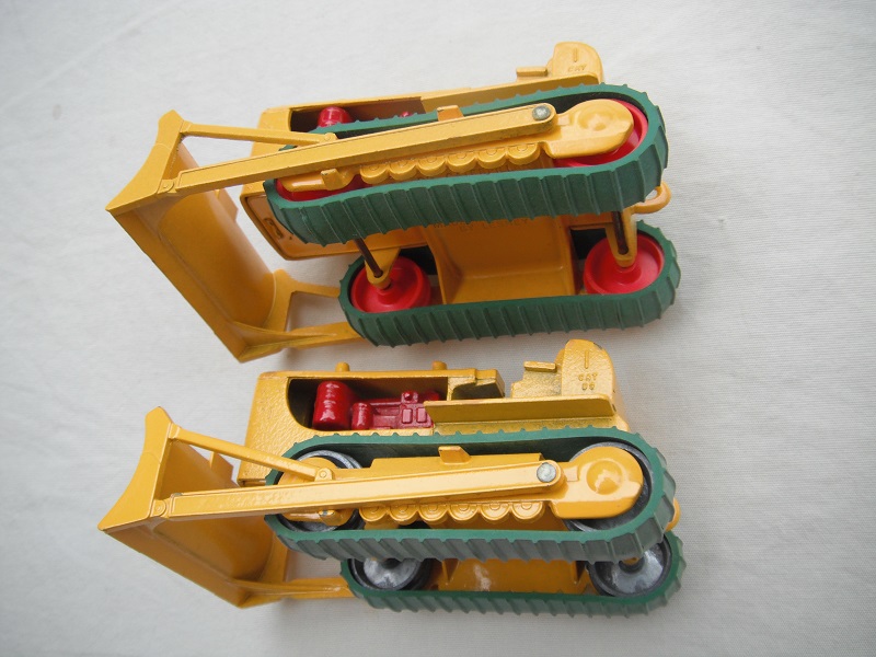 k3A Caterpillar D.9 Bulldozer with tow hook roller variations.jpg