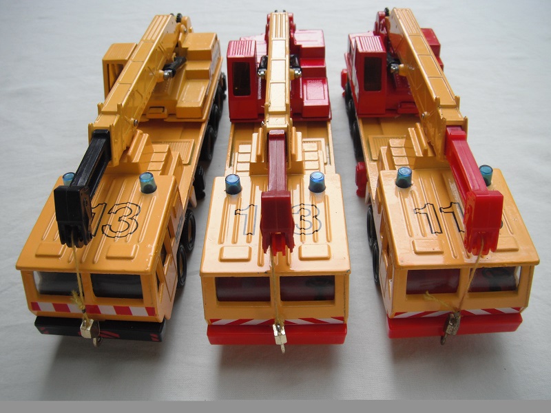 K114B Crane Truck red & white stripes variations.jpg