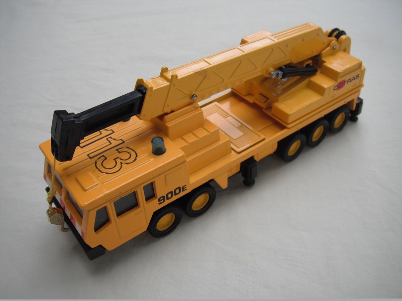 5. Dk.yel body/ribbed roof/blk Macau base/yel 8 dot disc whls/clr wind/blk int/dk.yel crane cab/amb wind/dk.yel boom/blk ext/gld hook/yel cable/113, 900E, red&amp;wht strps &amp; Cotras.
